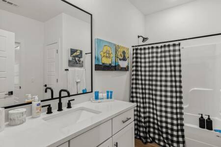 The Frida Villa Bentonville Luaran gambar